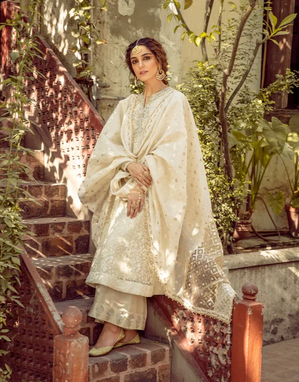 Rash ke Qamar By Faiza Saqlain - Image 6