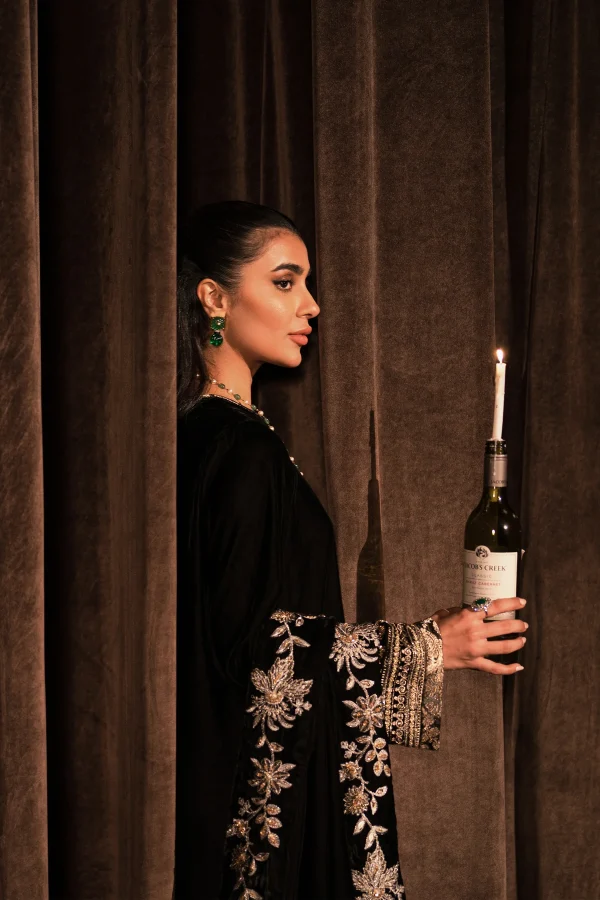 Grand Black Velvet Shawl Set (d-10) By Ammara Khan - Image 7